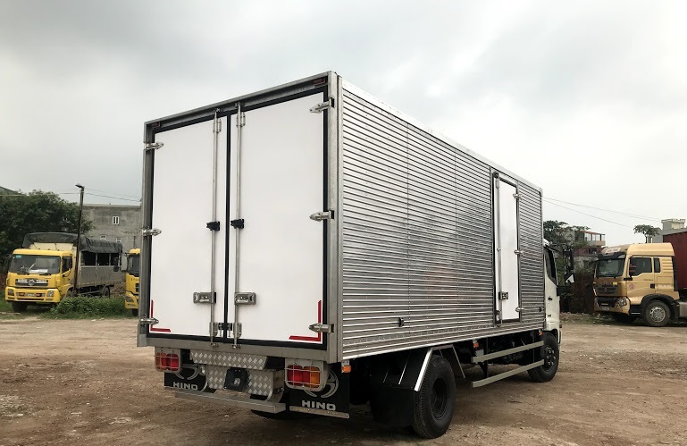 XE TẢI HINO 7 TẤN FC9JJTC THÙNG NGẮN 5.6 MÉT