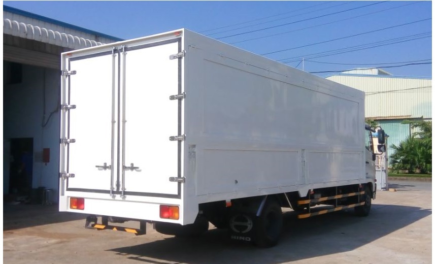 XE TẢI HINO FC9JLTC THÙNG KÍN CÁNH DƠI