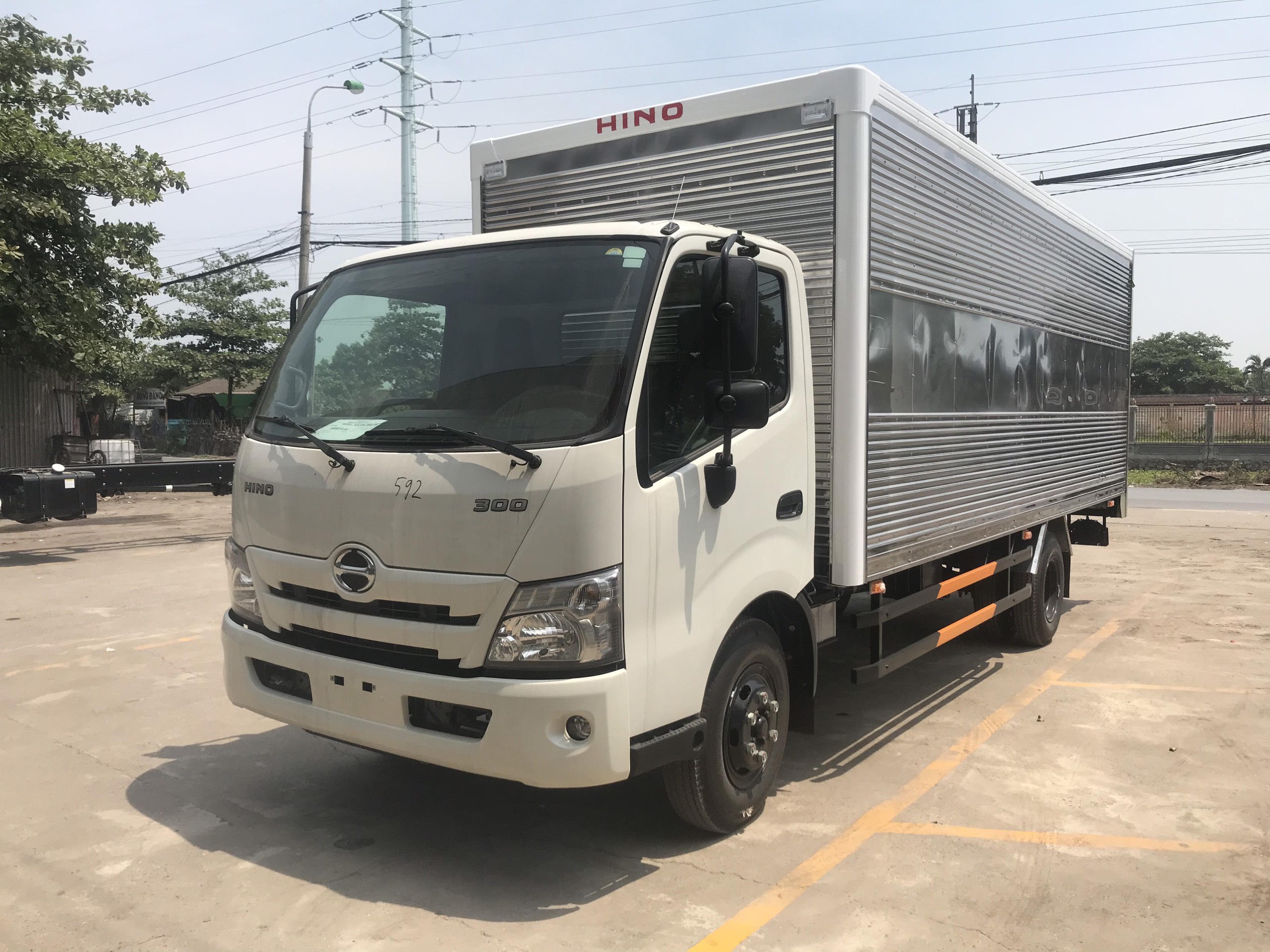 XE TẢI HINO XZU730L EURO5 THÙNG DÀI 5,8m