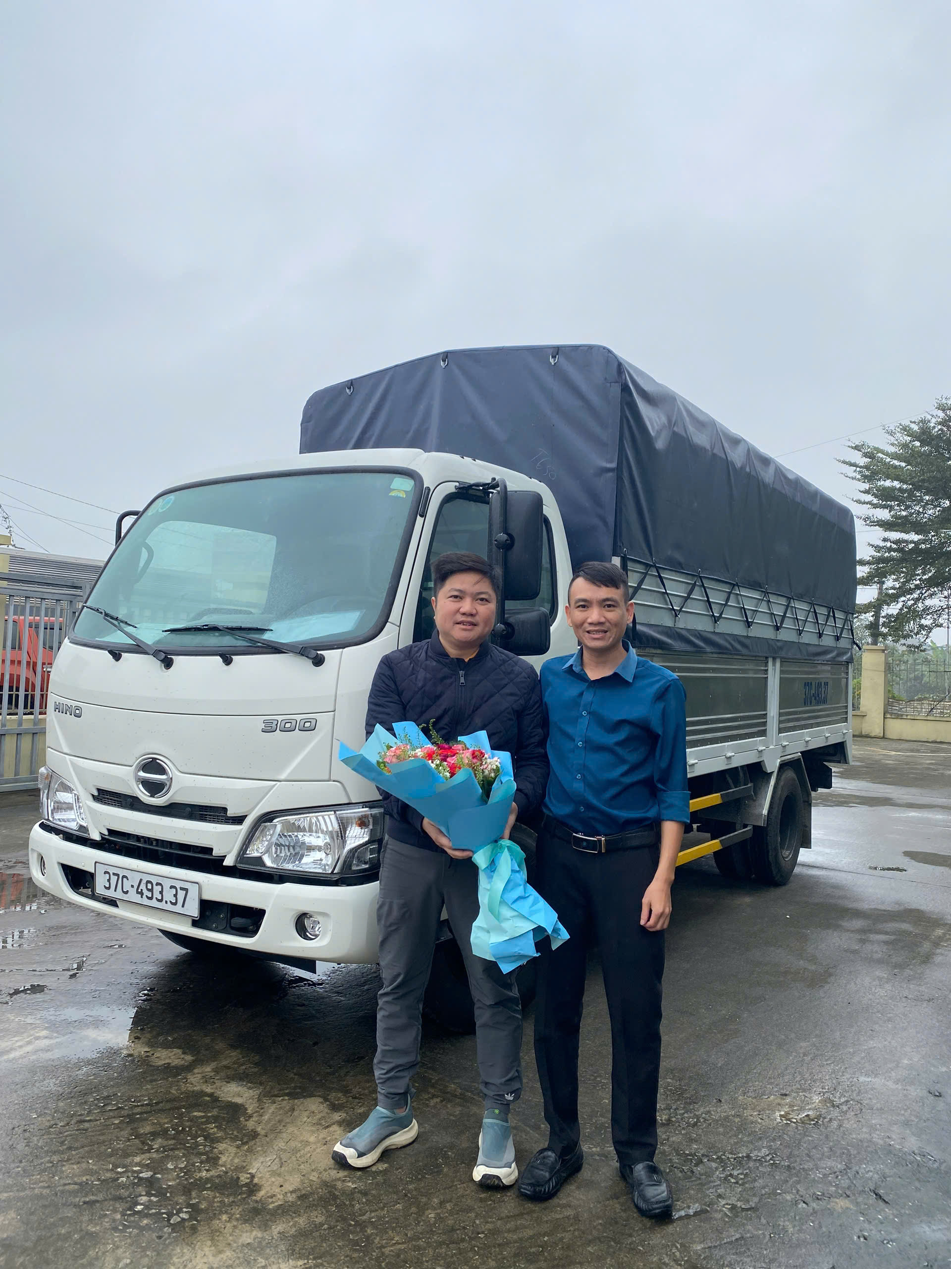 XE TẢI HINO XZU650L 1,79 TẤN MUI BẠT