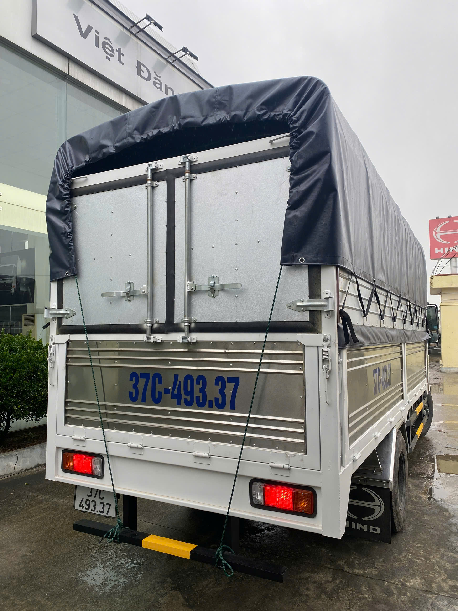 XE TẢI HINO XZU650L 1,79 TẤN MUI BẠT