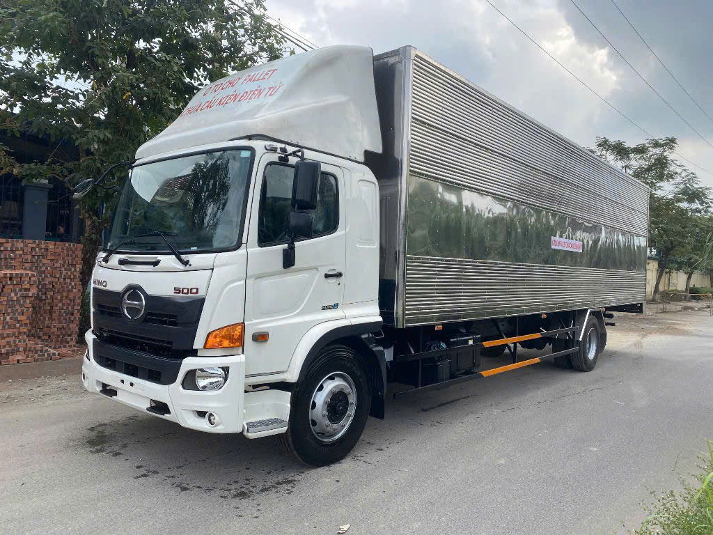 XE TẢI HINO 8 TẤN FG8JT8A-PGX THÙNG DÀI 10M