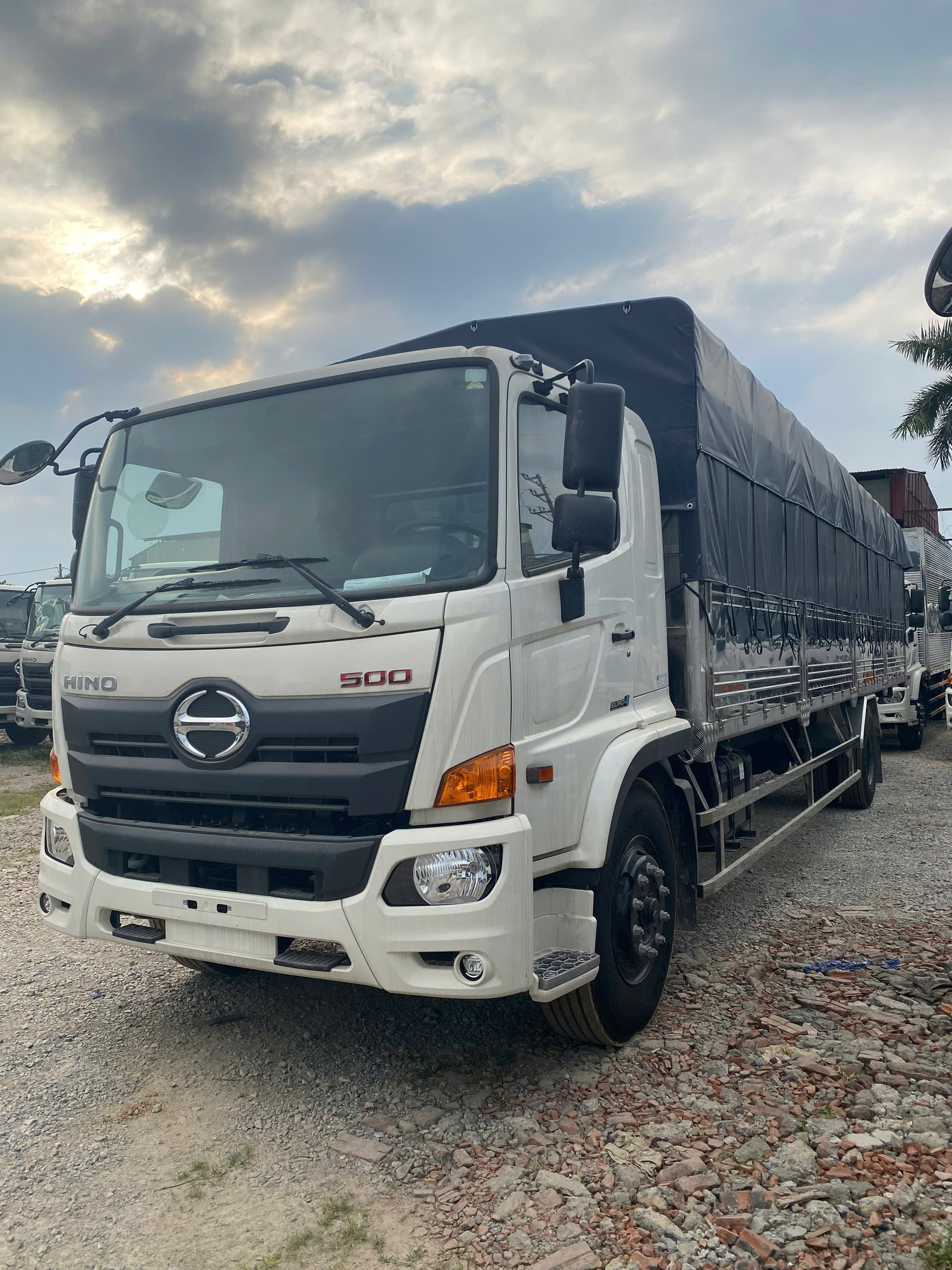 XE TẢI HINO 8 TẤN FG8JT8A-PGX THÙNG DÀI 10M